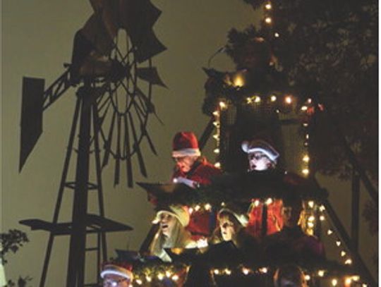 Christmas Tree Choir Brings Season’s Tunes